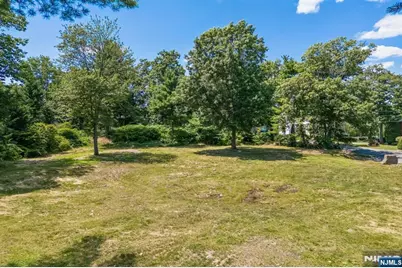 28 Geraldine Court, Englewood Cliffs, NJ 07632 - Photo 5