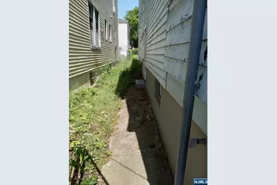 69 Hobson Street, Newark, NJ 07112 - Photo 17
