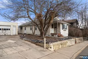 17 Garden Pl, Edgewater, NJ 07020 - Photo 9