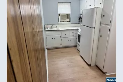 262-280 Chamberlain Avenue 4 #4, Paterson, NJ 07502 - Photo 3