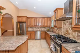 131 Horseneck Rd, Fairfield, NJ 07004 - Photo 9