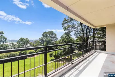 1 Horizon G2 #G2, Fort Lee, NJ 07024 - Photo 3