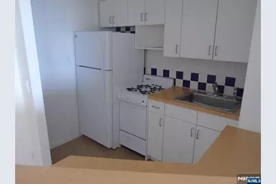 1 Wall Street 8-C #8-C, Fort Lee, NJ 07024 - Photo 3