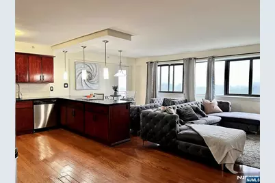 60 Parkway Drive 14D #14D, East Orange, NJ 07017 - Photo 1