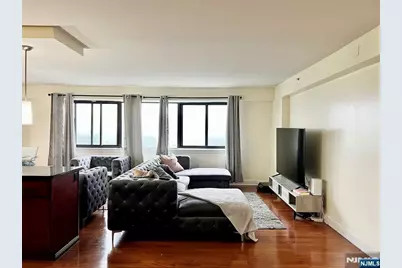 60 Parkway Drive 14D #14D, East Orange, NJ 07017 - Photo 3