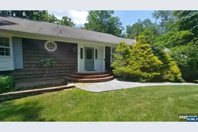 7 Anona Drive, Upper Saddle River, NJ 07458 - Photo 3