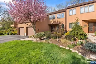 19 Indian Field Ct, Mahwah, NJ 07430 - Photo 3