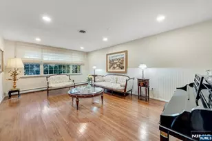 8-04 Susan Pl, Fair Lawn, NJ 07410 - Photo 5