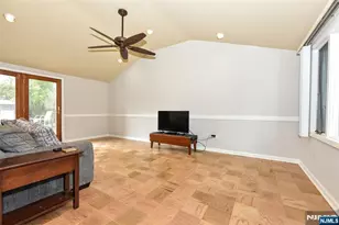 36 Lockwood Dr, Waldwick, NJ 07463 - Photo 9