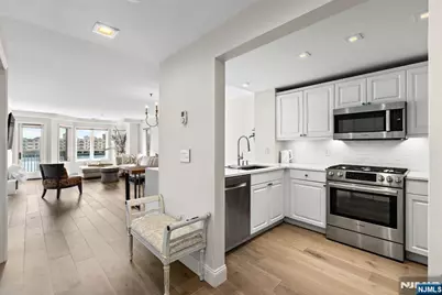 308 Smith Court, Edgewater, NJ 07020 - Photo 3