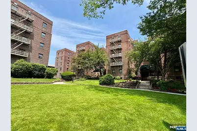 2337 Hudson Terrace B10 #B10, Fort Lee, NJ 07024 - Photo 11