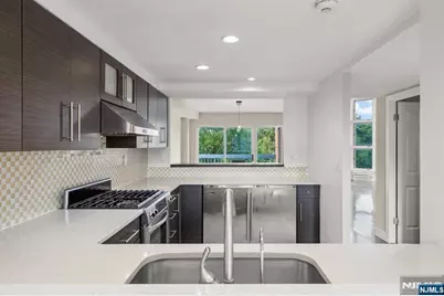 312 Franklin Court, Edgewater, NJ 07020 - Photo 7