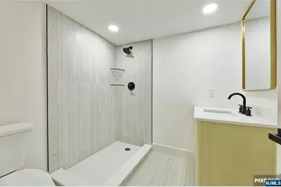 135 Sherman Avenue, Teaneck Township, NJ 07666 - Photo 45