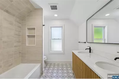 135 Sherman Avenue, Teaneck Township, NJ 07666 - Photo 39