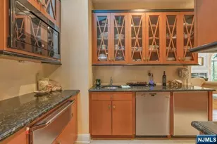 565 N Forest Dr, Teaneck Township, NJ 07666 - Photo 11