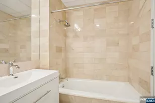 4 Beacon Way 900, Jersey City, NJ 07304 - Photo 15