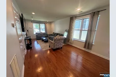 250 E 9th Avenue, Roselle, NJ 07203 - Photo 9