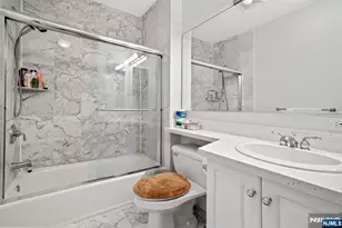 206 The Promenade 206, Edgewater, NJ 07020 - Photo 19