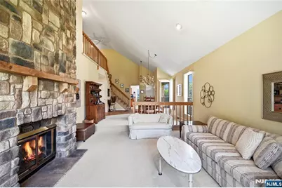 107 Suleski Court, Mahwah, NJ 07430 - Photo 5