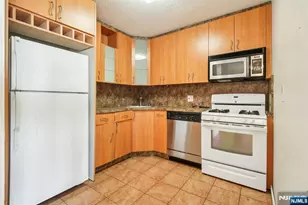555 North Ave 8-P, Fort Lee, NJ 07024 - Photo 5