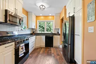 279 Vreeland Ave, Midland Park, NJ 07432 - Photo 17