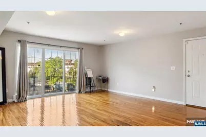 14 Seabury Court, Newark, NJ 07104 - Photo 3