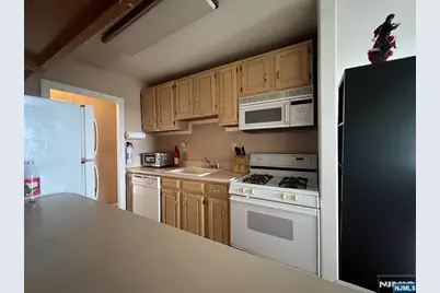 285 Aycrigg Avenue 19G #19G, Passaic, NJ 07055 - Photo 5