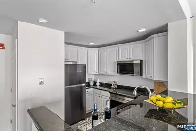 6404 City Place, Edgewater, NJ 07020 - Photo 7