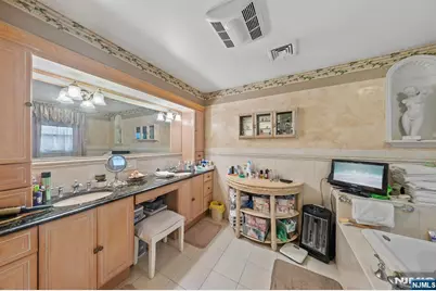 302 Howland Avenue, River Edge, NJ 07661 - Photo 27