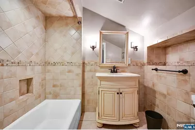 1061 Roosevelt Avenue, New Milford, NJ 07646 - Photo 21