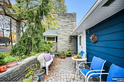 1061 Roosevelt Avenue, New Milford, NJ 07646 - Photo 5