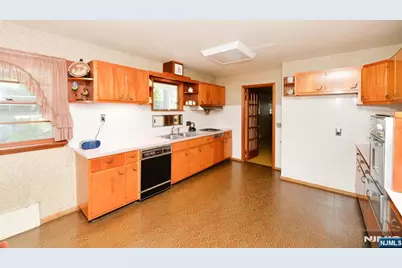 48 Alps Road, Wayne, NJ 07470 - Photo 15