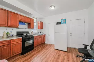 16 Alexander St, Newark, NJ 07106 - Photo 5