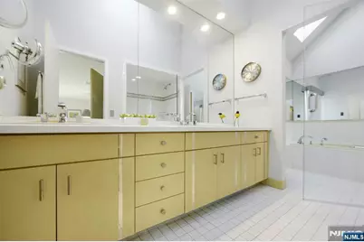 300 Forsythia Court, Franklin Lakes, NJ 07417 - Photo 33