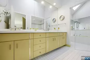 300 Forsythia Ct, Franklin Lakes, NJ 07417 - Photo 33