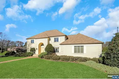 300 Forsythia Court, Franklin Lakes, NJ 07417 - Photo 3