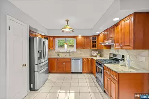 6 Old Orchard Dr, Hawthorne, NJ 07506 - Photo 9