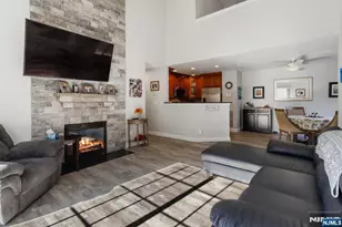 68 Mountainside Dr, Pompton Lakes, NJ 07442 - Photo 3