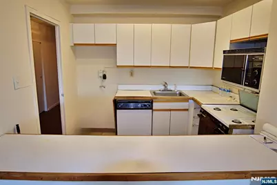 285 Aycrigg Avenue 19H #19H, Passaic, NJ 07055 - Photo 11