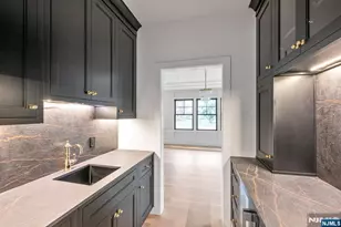 46 Locust Ln, Upper Saddle River, NJ 07458 - Photo 7