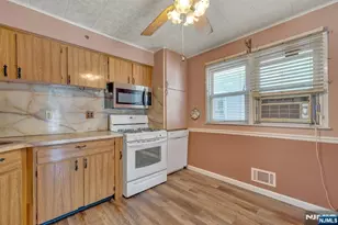 18 Ferncliff Rd, Jersey City, NJ 07305 - Photo 9