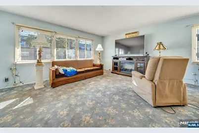 18 Ferncliff Road, Jersey City, NJ 07305 - Photo 7