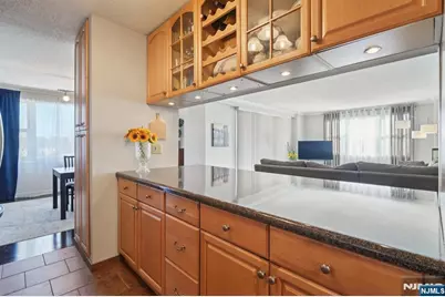 555 North Avenue 6F #6F, Fort Lee, NJ 07024 - Photo 13