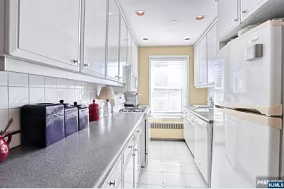 326 N Bridge Plaza 1I #1I, Fort Lee, NJ 07024 - Photo 11