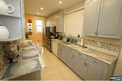 710 Hillside Avenue, Cliffside Park, NJ 07010 - Photo 13