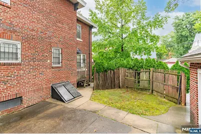 124 Vassar Avenue, Newark, NJ 07112 - Photo 25