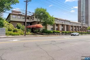 300 Gorge Road 25, Cliffside Park, NJ 07010 - Photo 35