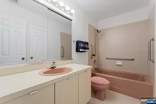 300 Gorge Road 25, Cliffside Park, NJ 07010 - Photo 21