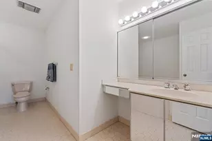300 Gorge Road 25, Cliffside Park, NJ 07010 - Photo 27