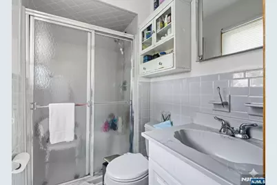 60 Garden Avenue, Woodland Park, NJ 07424 - Photo 9